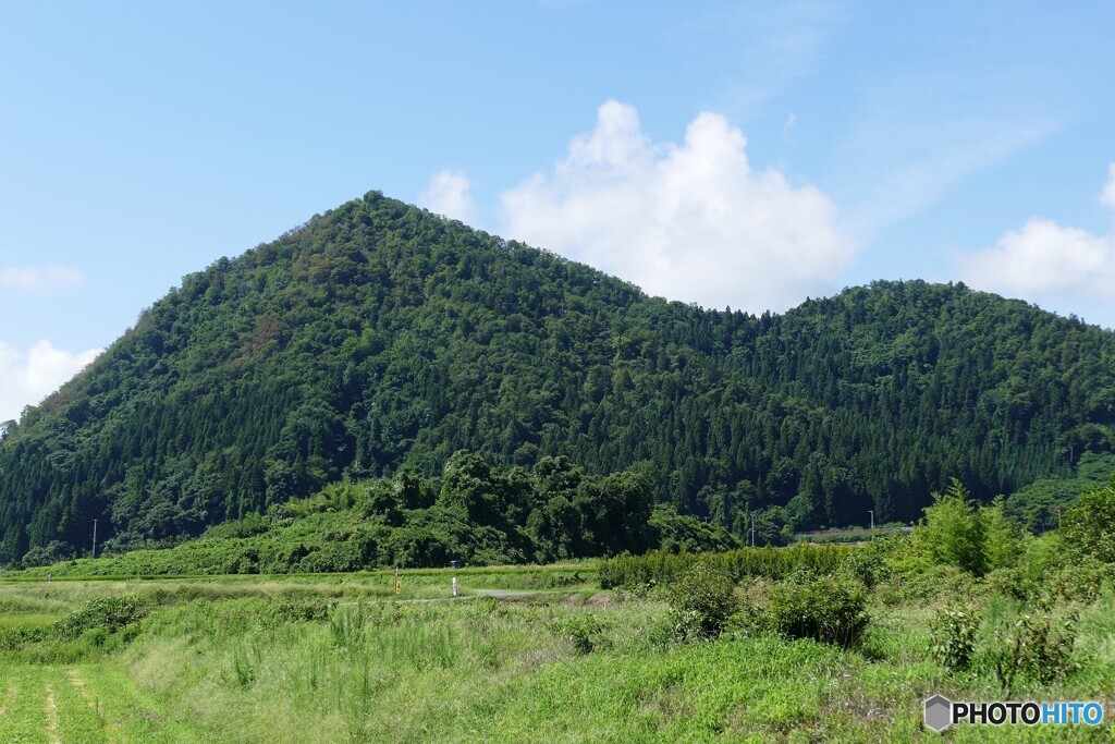 穏やかな山里の朝