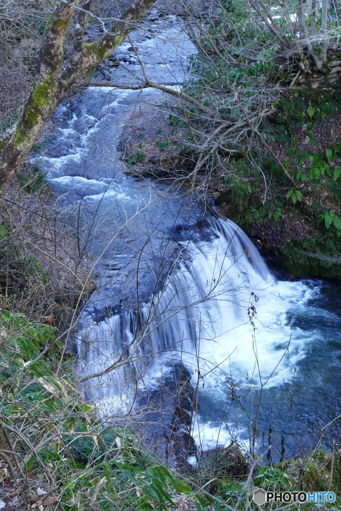 冷水流れて