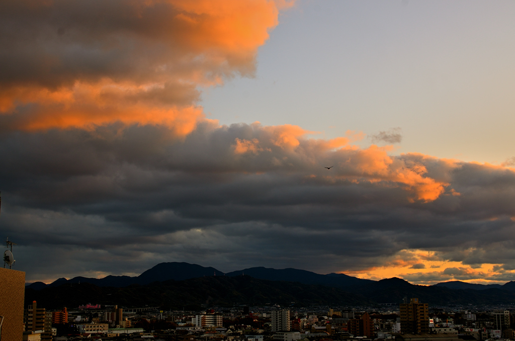 地元徘徊：夕陽に染まる空