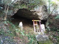 有乳山岩屋寺の毘沙門洞窟（姫路市豊富町）