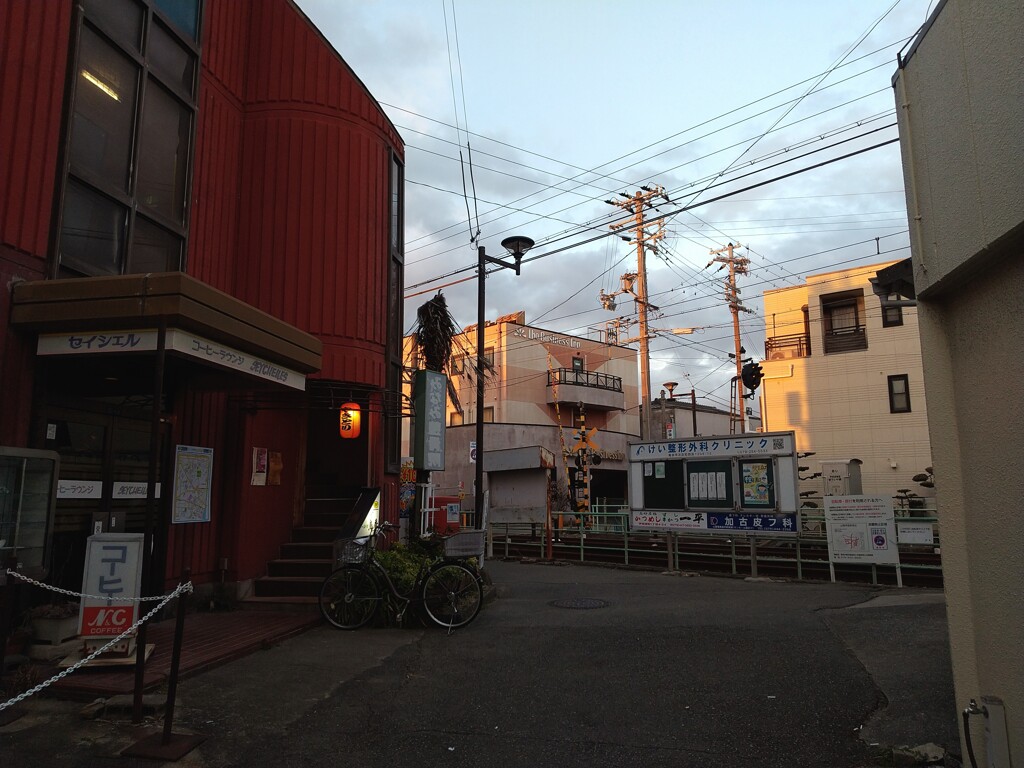山電伊保駅前