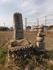 高畑の「ジジババの碑」