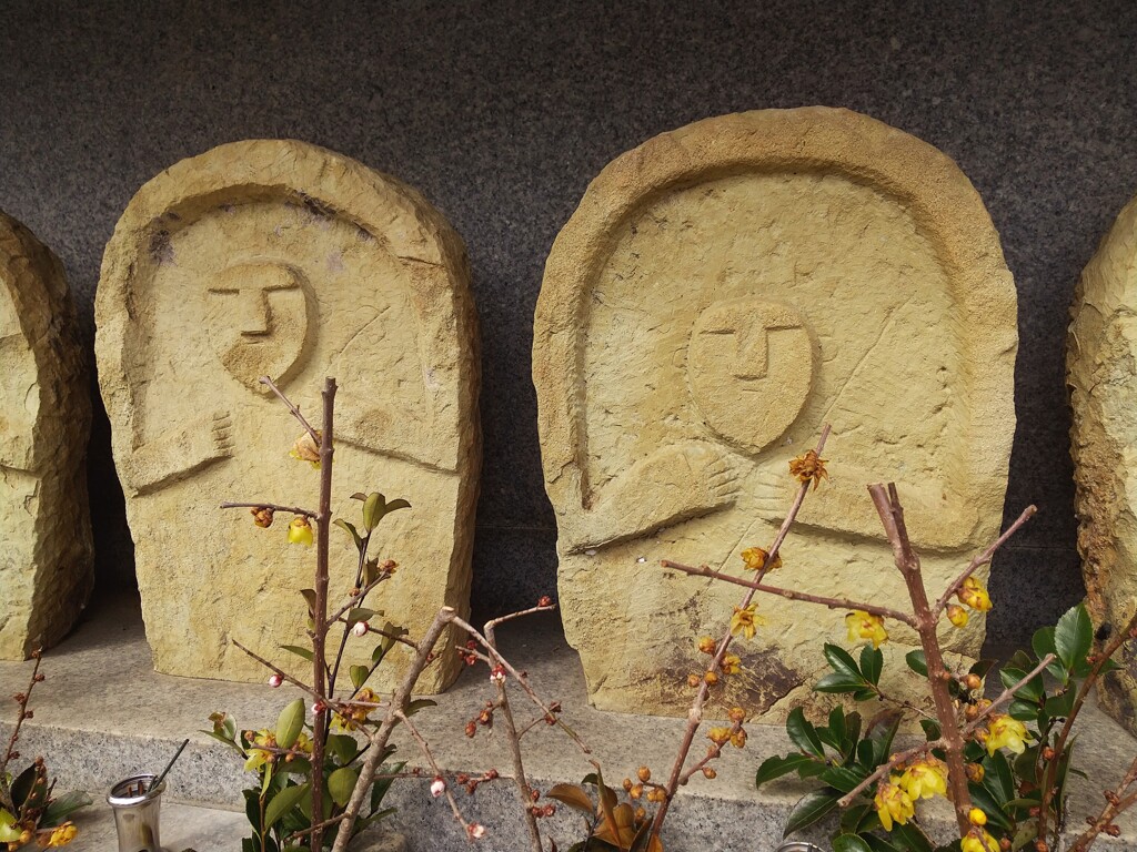 若干モアイっぽいお地蔵さん