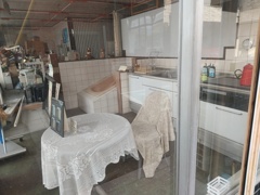 廃業したリフォーム店の展示スペースがなんかいい感じだった