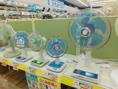 前時代の遺物みたいな扇風機売ってた