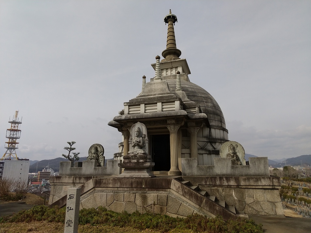 インド渡来の石仏が祀られた石仏堂