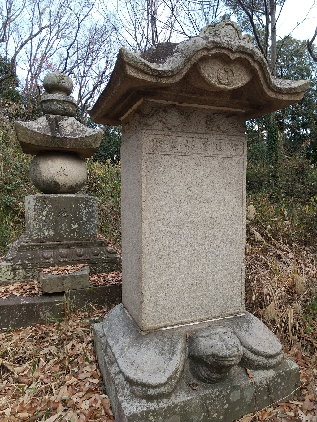 姫路藩主松平明矩公の墓碑（景福寺山）
