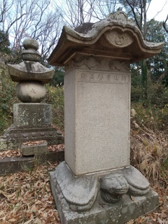 姫路藩主松平明矩公の墓碑（景福寺山）