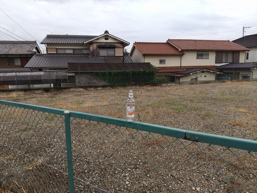 フェンス上のスミノフ