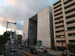 ブレードランナーに出てきそうな姫路市の保健所