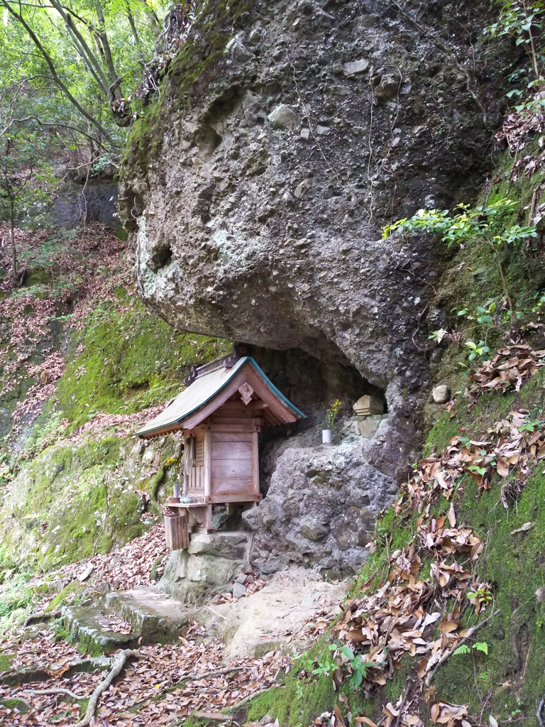 毘沙門堂（姫路市香寺町須加院）の岩蔵権現