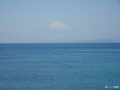 浮かぶ富士山