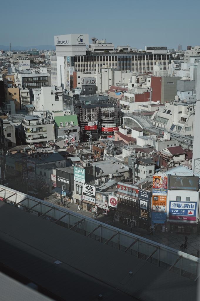 上から眺める見慣れないハモニカ横丁