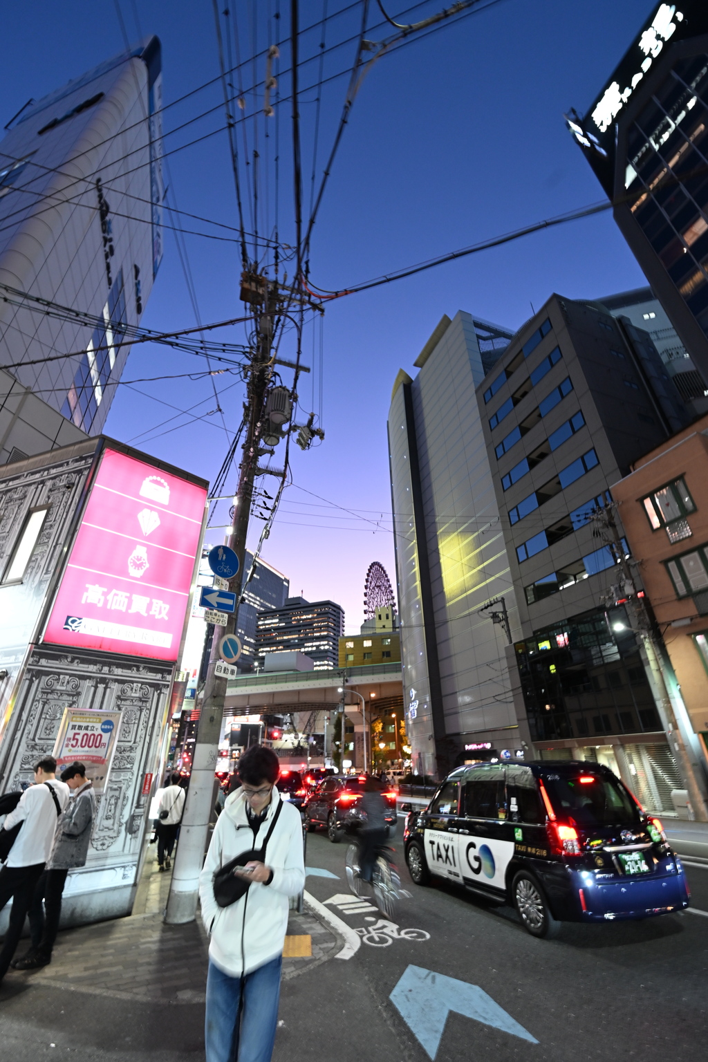 夜のとばりが下りて