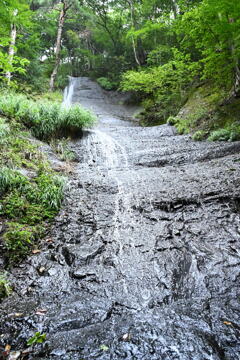 小さな白糸の滝
