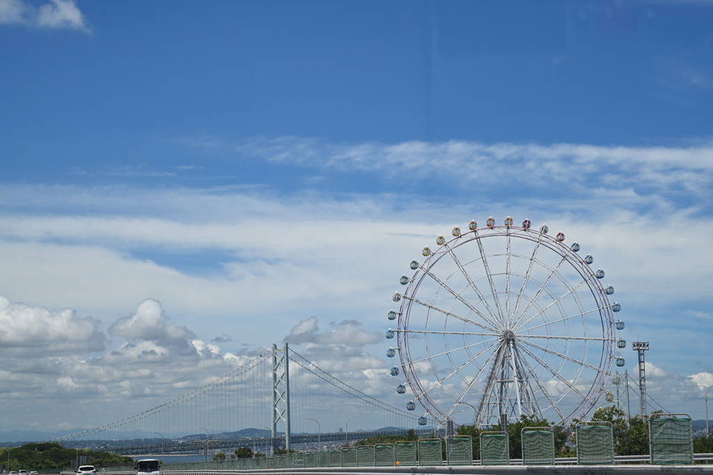 明石海峡大橋と大観覧車