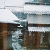窓から
