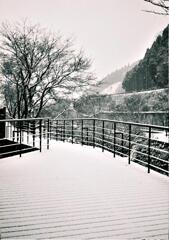 あえてこの先に進むまい