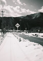 上手く晴れた踏切