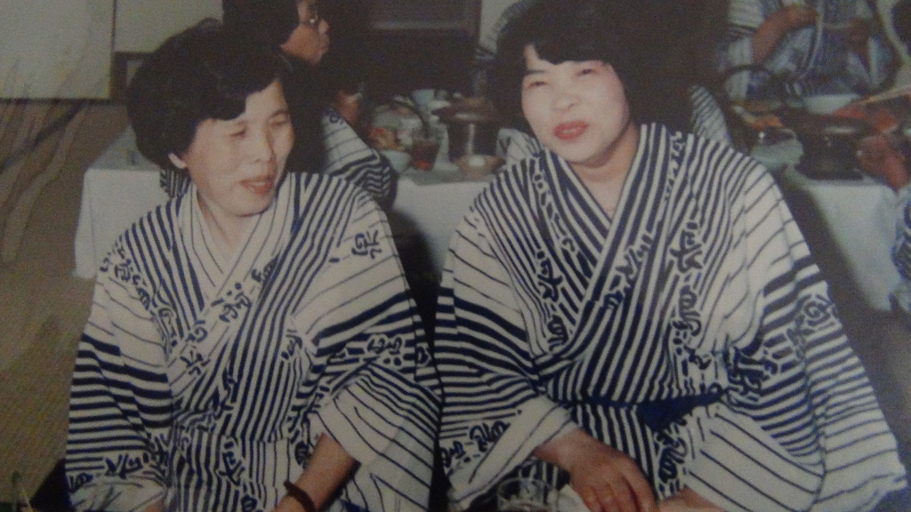 女　2人