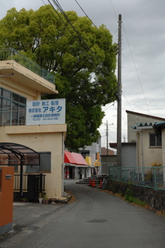 線路沿いの道