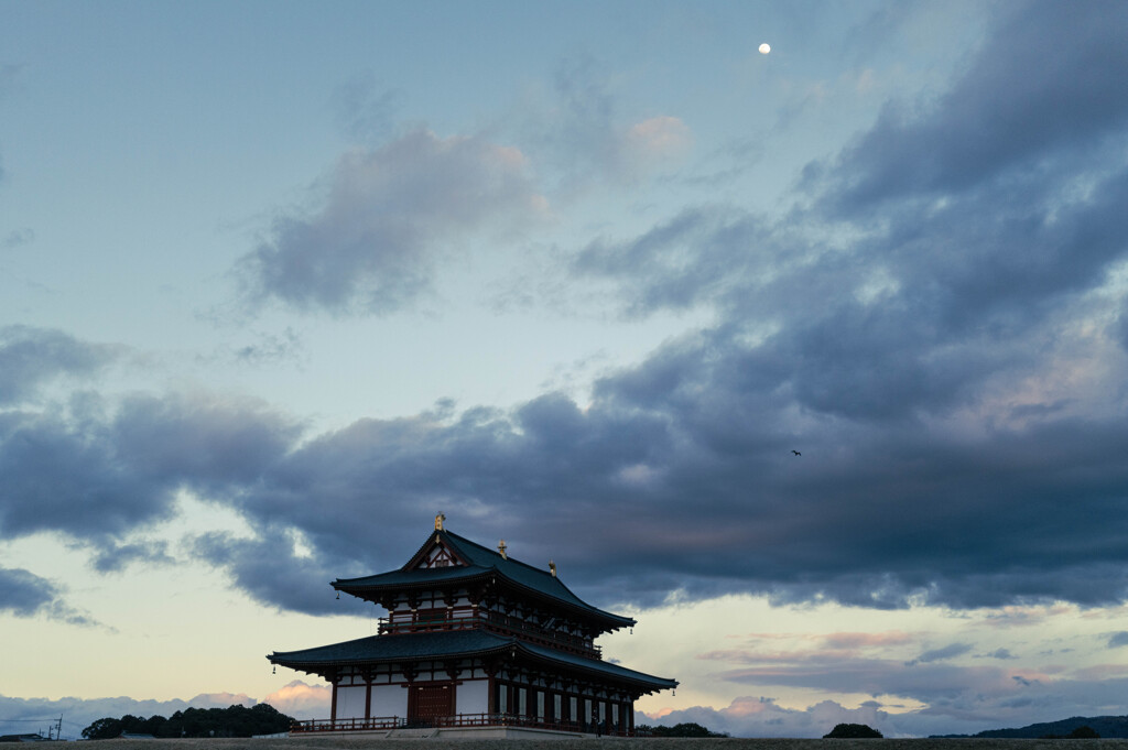 月と鳥と大極殿