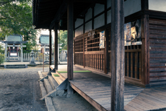 街に佇む神社