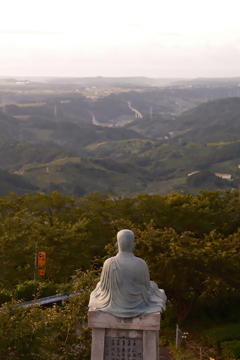 見守る