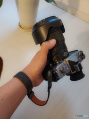 ストラップの話。右手？左手？どちらに付けますか？