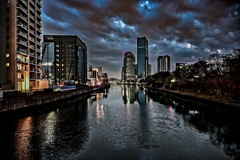 夜明け前の大阪城付近③大川