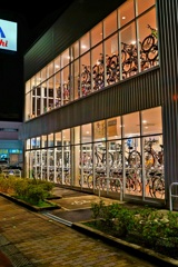 夜の自転車屋さん