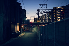 夜明けの駅前