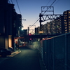夜明けの駅前