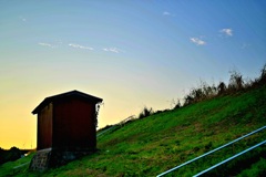 河川敷のポンプ小屋