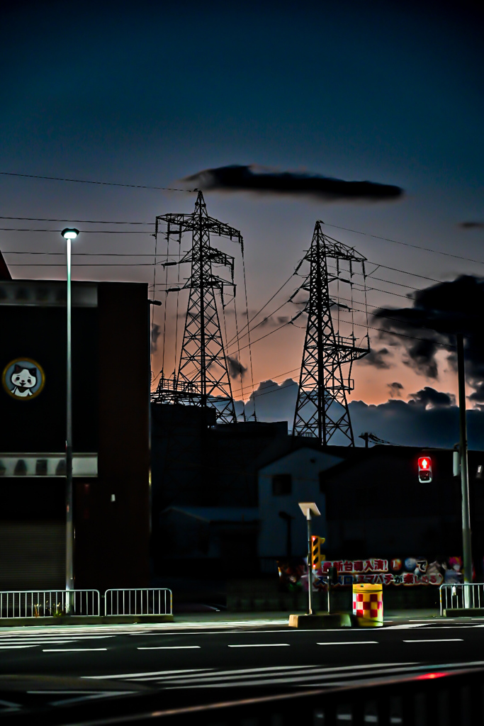 今朝の夜明け。信号待ちの車から