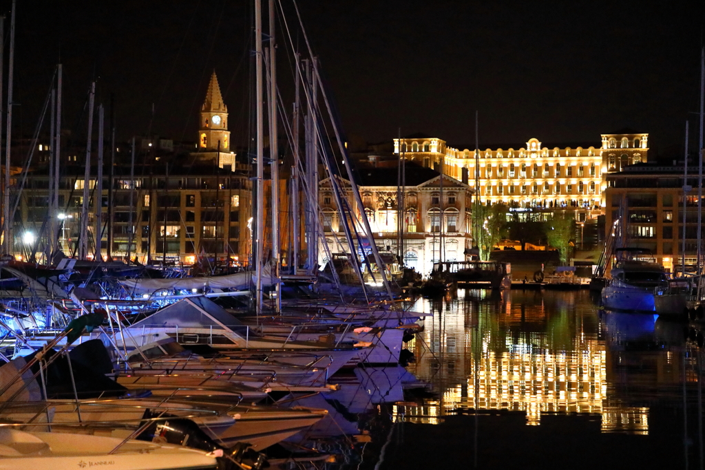 マルセイユの夜のヨットバーバー