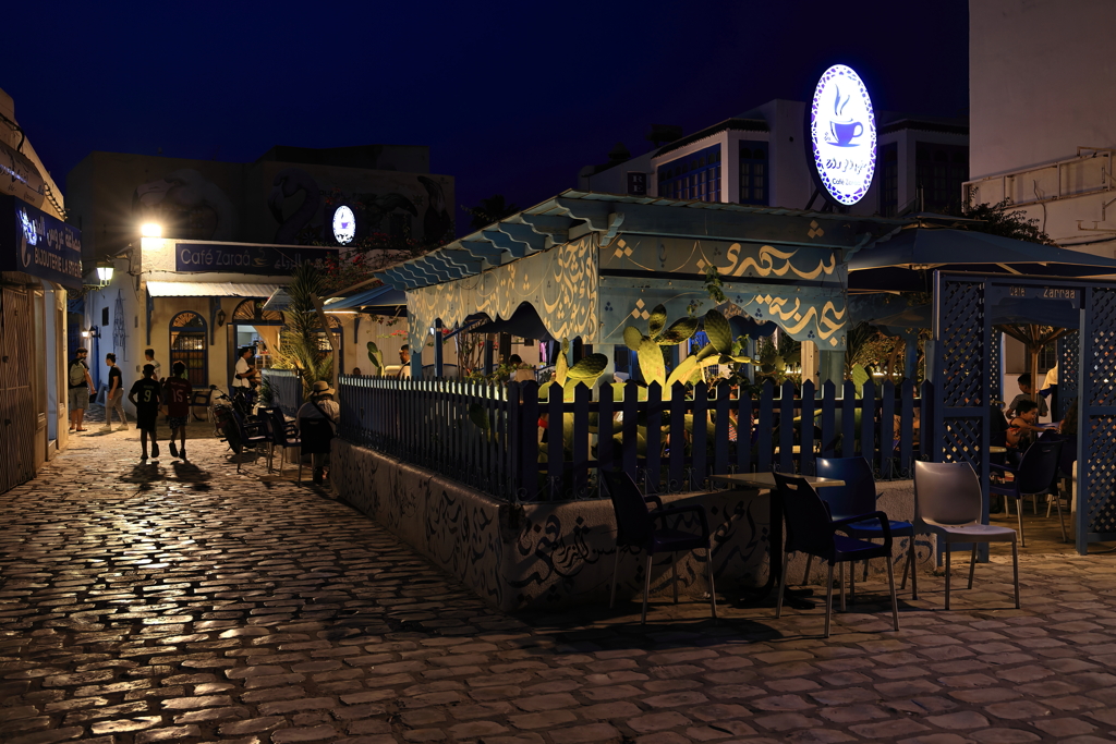 ジェルバ島の夜のカフェ