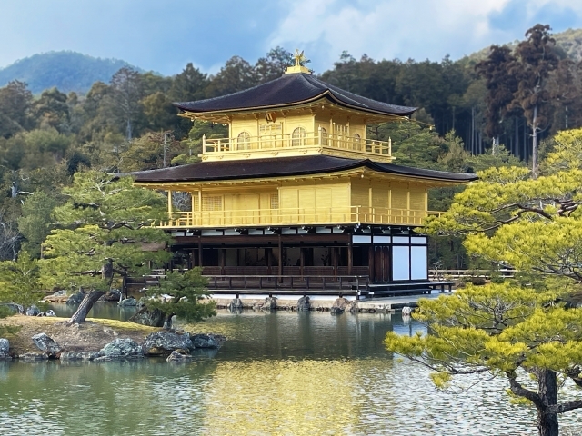 金閣寺　文元達也