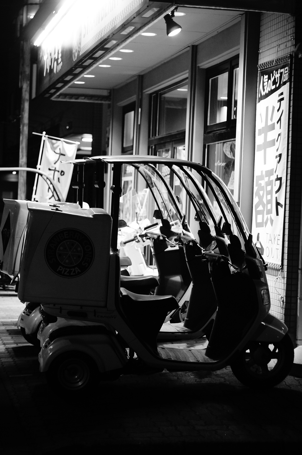 夜のピザ屋