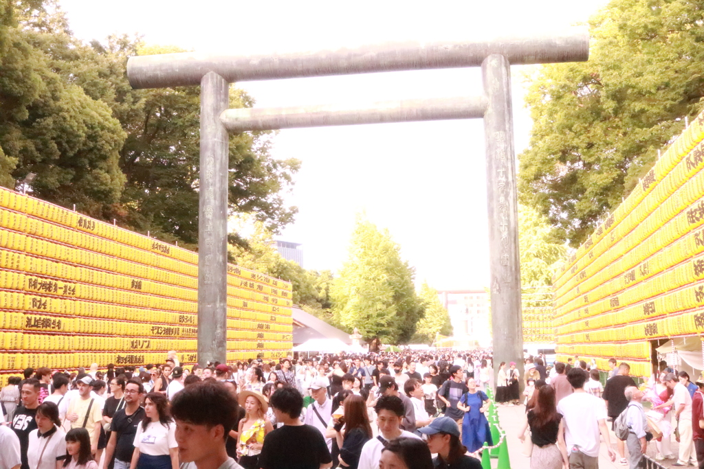 靖国神社「みたままつり」