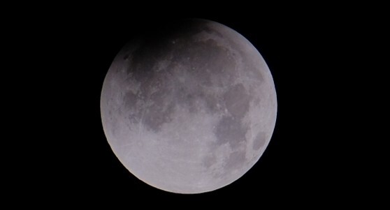皆既月食の始まり