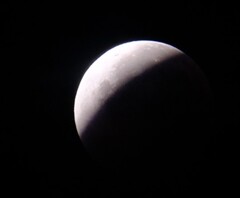 皆既月食戻りの月