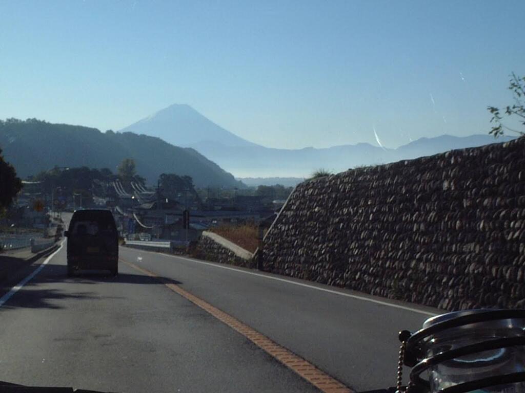 甲府盆地から見えた富士山　2002/11