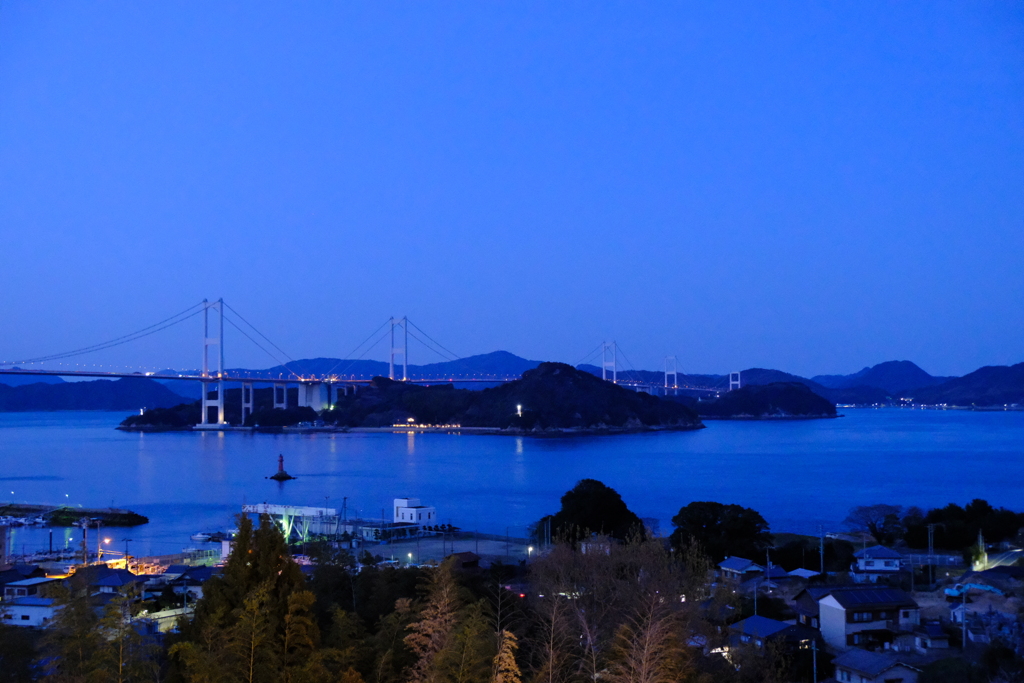 しまなみ海道の夕暮れ後　来島海峡から