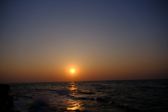 御前崎から朝日を拝む。