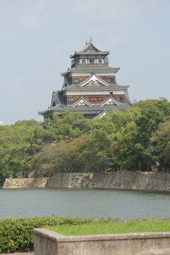 広島城を堀ごしに　2008/10