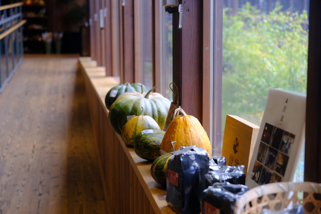 フォレストビレッジの売店の窓際