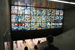 新橋駅のステンドグラス的な看板