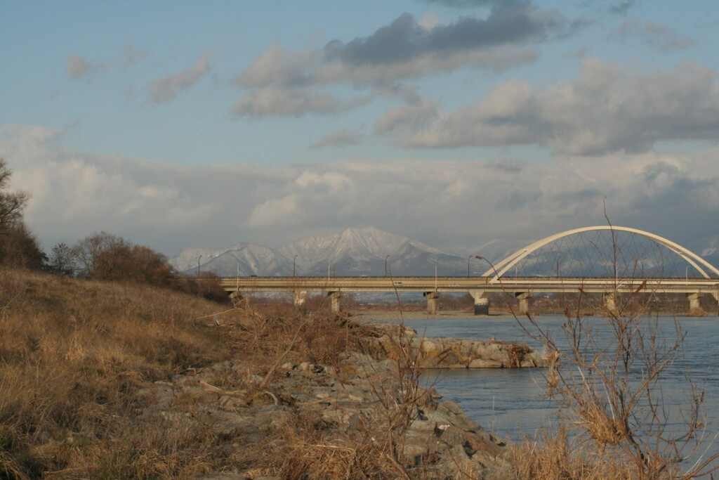屋島橋と千曲川と雪の山並み　2006/12