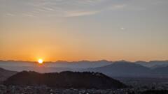 烏帽子岳辺りに沈む夕日